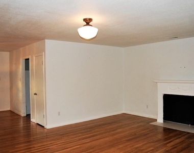 1308 E 12th Street - Photo Thumbnail 3