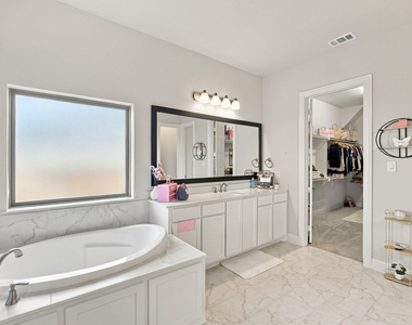 4417 Biscayne Drive - Photo Thumbnail 10