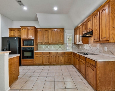 5732 Derek Way - Photo Thumbnail 9