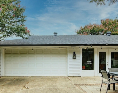3230 Camelot Drive - Photo Thumbnail 24