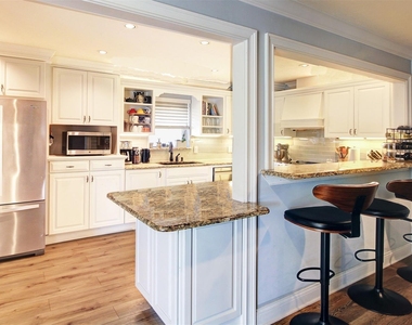 3230 Camelot Drive - Photo Thumbnail 8