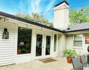 3230 Camelot Drive - Photo Thumbnail 23