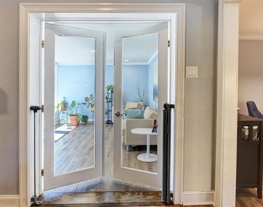 3230 Camelot Drive - Photo Thumbnail 10