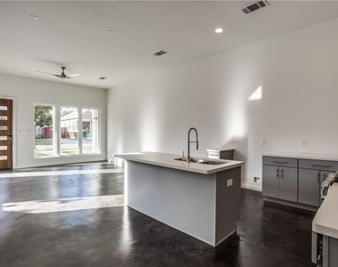 805 Melba Street - Photo Thumbnail 3