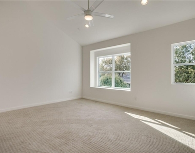 805 Melba Street - Photo Thumbnail 5