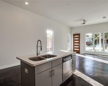 805 Melba Street - Photo Thumbnail 13
