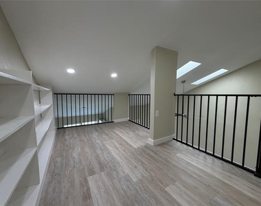 7525 Holly Hill Drive - Photo Thumbnail 9