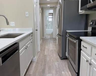 7525 Holly Hill Drive - Photo Thumbnail 6