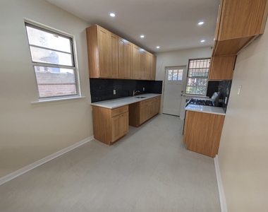 3008 Roberts Avenue - Photo Thumbnail 6