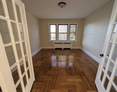 3008 Roberts Avenue - Photo Thumbnail 3