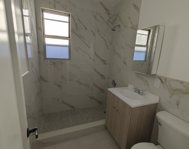 3008 Roberts Avenue - Photo Thumbnail 8