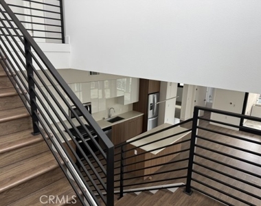 709 E. Walnut Street - Photo Thumbnail 6