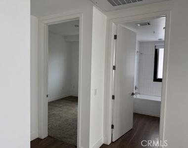709 E. Walnut Street - Photo Thumbnail 10