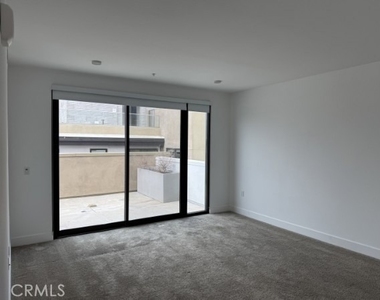 709 E. Walnut Street - Photo Thumbnail 4