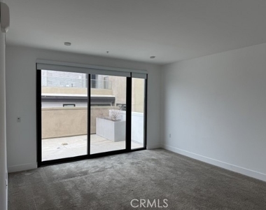 709 E. Walnut Street - Photo Thumbnail 14