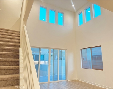 16741 Douglas  Ave - Photo Thumbnail 11