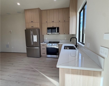 13720 Collins - Photo Thumbnail 4