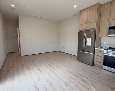13720 Collins - Photo Thumbnail 5