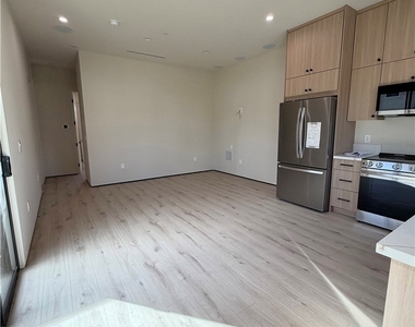 13720 Collins - Photo Thumbnail 3