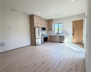 13720 Collins - Photo Thumbnail 6