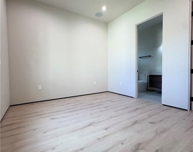 13720 Collins - Photo Thumbnail 10
