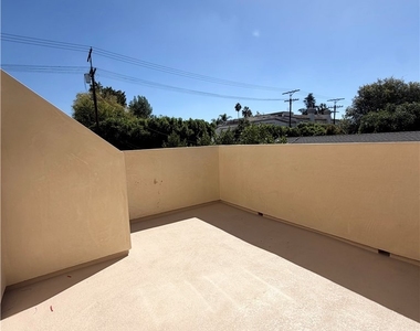 5656 Mammoth Ave - Photo Thumbnail 17