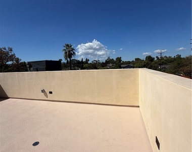 5656 Mammoth Ave - Photo Thumbnail 18