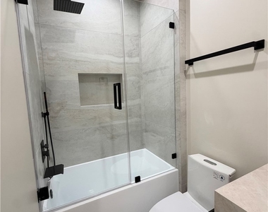 5656 Mammoth Ave - Photo Thumbnail 16