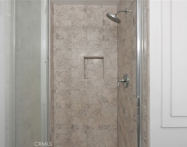 19024 Archwood Street - Photo Thumbnail 20