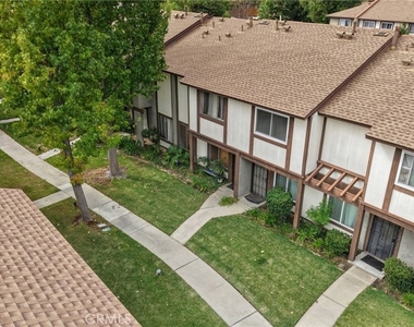 19024 Archwood Street - Photo Thumbnail 4