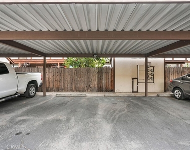 19024 Archwood Street - Photo Thumbnail 28