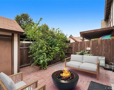 19024 Archwood Street - Photo Thumbnail 24