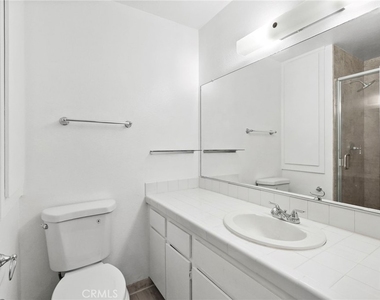 19024 Archwood Street - Photo Thumbnail 19