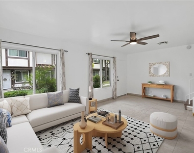 19024 Archwood Street - Photo Thumbnail 5