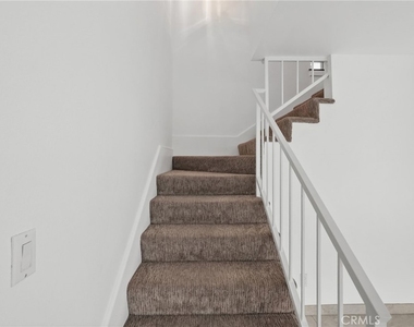 19024 Archwood Street - Photo Thumbnail 15