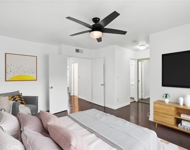 19024 Archwood Street - Photo Thumbnail 18