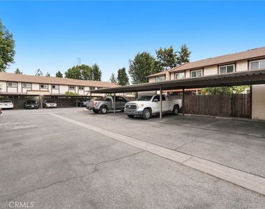 19024 Archwood Street - Photo Thumbnail 27