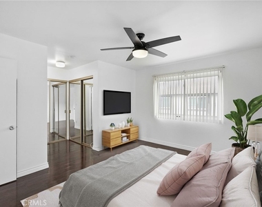 19024 Archwood Street - Photo Thumbnail 17