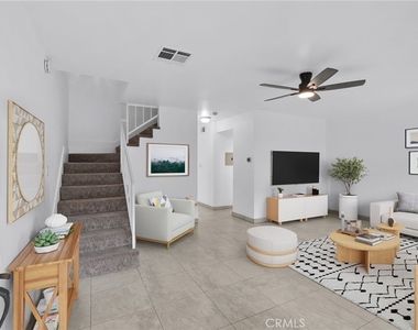 19024 Archwood Street - Photo Thumbnail 6