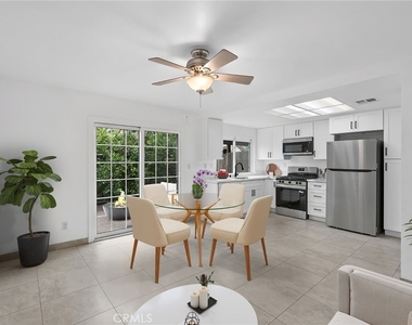 19024 Archwood Street - Photo Thumbnail 10