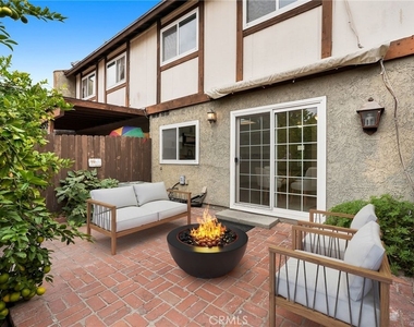 19024 Archwood Street - Photo Thumbnail 25