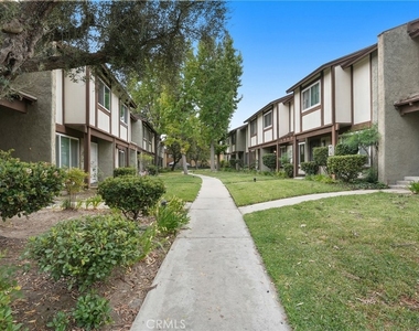 19024 Archwood Street - Photo Thumbnail 2