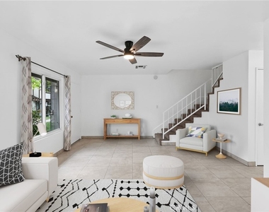 19024 Archwood Street - Photo Thumbnail 7