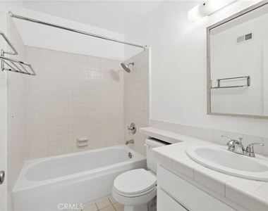 19024 Archwood Street - Photo Thumbnail 22
