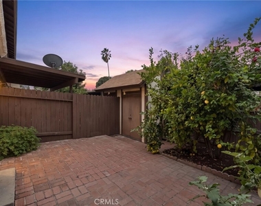19024 Archwood Street - Photo Thumbnail 26