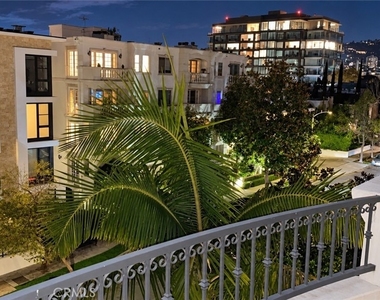 122 N Clark Drive - Photo Thumbnail 7
