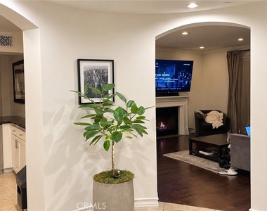 122 N Clark Drive - Photo Thumbnail 5