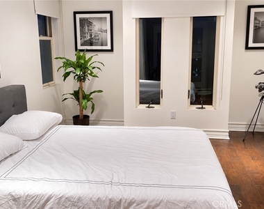 122 N Clark Drive - Photo Thumbnail 9