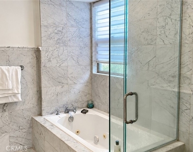 122 N Clark Drive - Photo Thumbnail 12