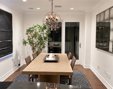 122 N Clark Drive - Photo Thumbnail 4